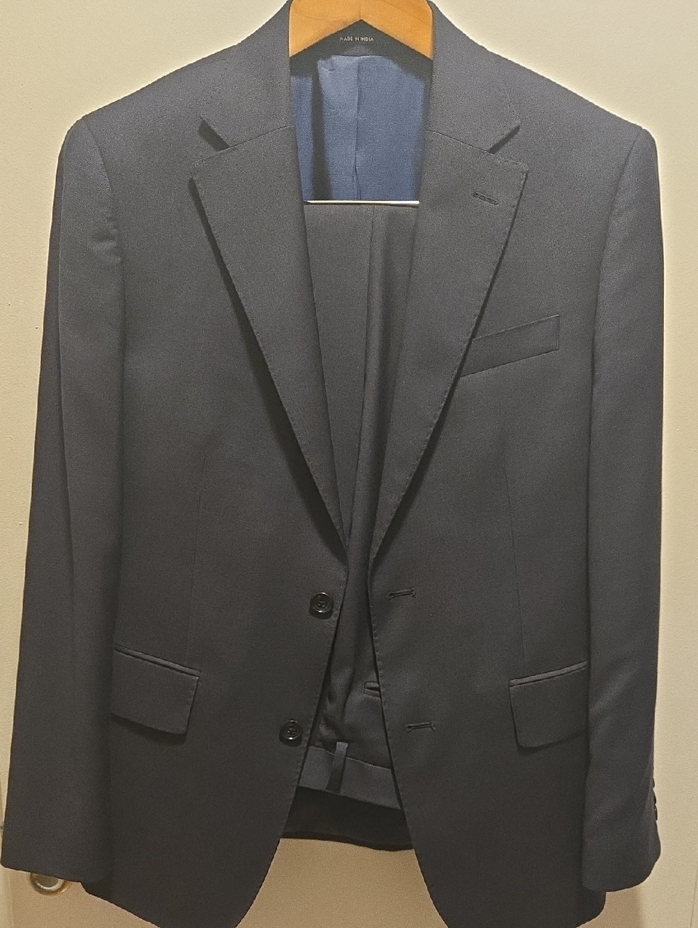 Charles Tyrwhitt Navy Two-Button Men's Suit 38S